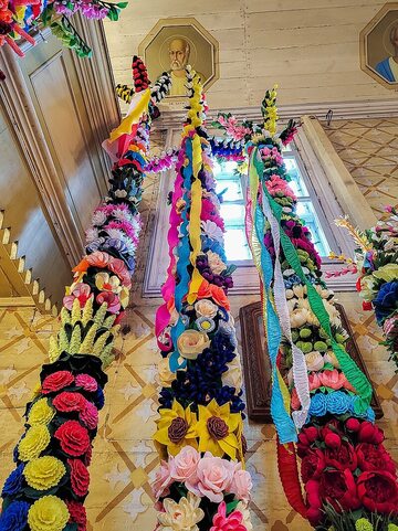 Wielkanocne palmy kurpiowskie w kościele pw. św. Anny w Łysych