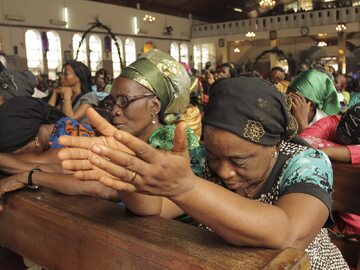 Wierni w kościele w Port Harcourt, w Nigerii.