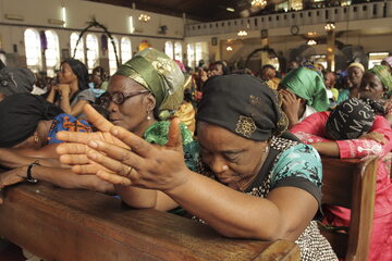 Wierni w kościele w Port Harcourt, w Nigerii.