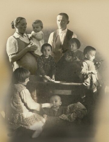 Wiktoria i Józef Ulmowie z dziećmi