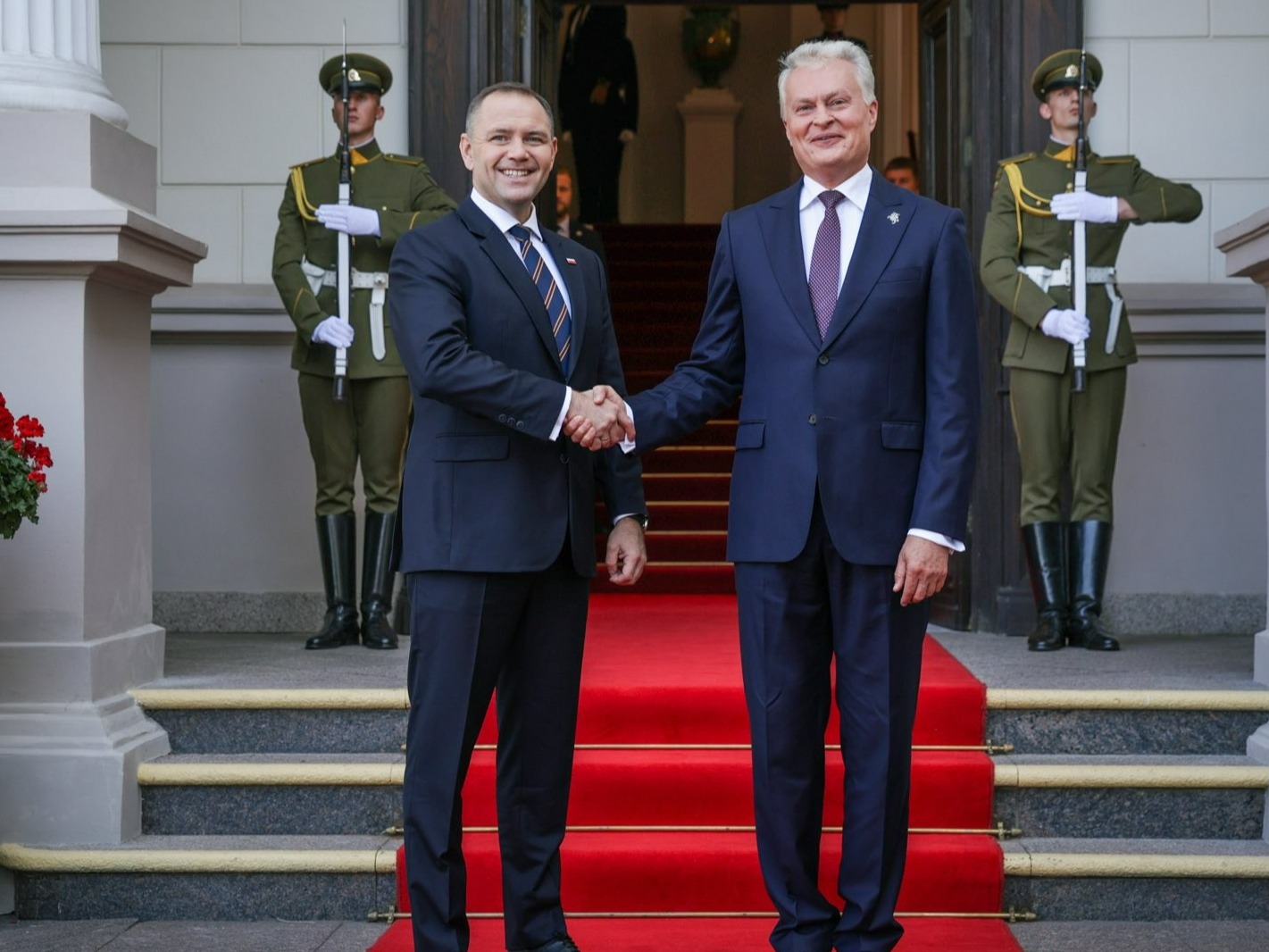 Nawrocki spotkał się z Nausedą. "Podzieliłem się informacjami po rozmowie z Trumpem"