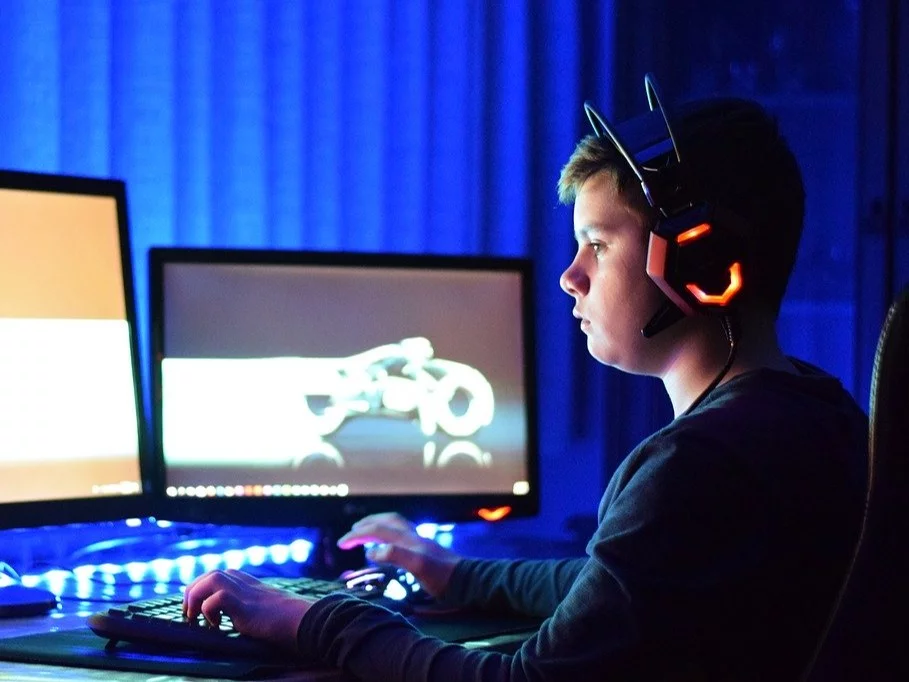 Dzieci coraz częściej oglądają patostreamerów w akcji