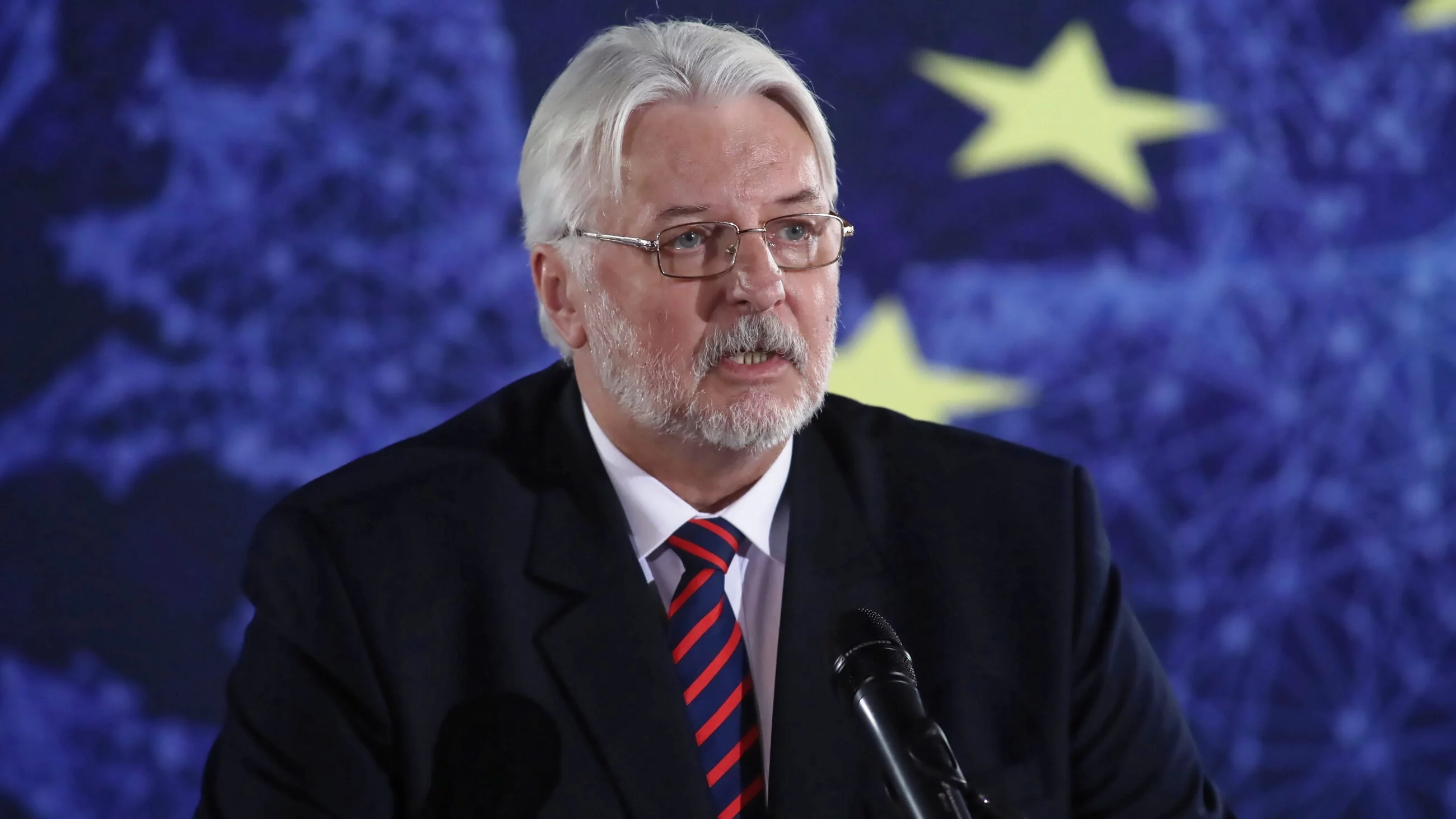 "Proszę o modlitwę". Niepokojący wpis byłego szefa MSZ