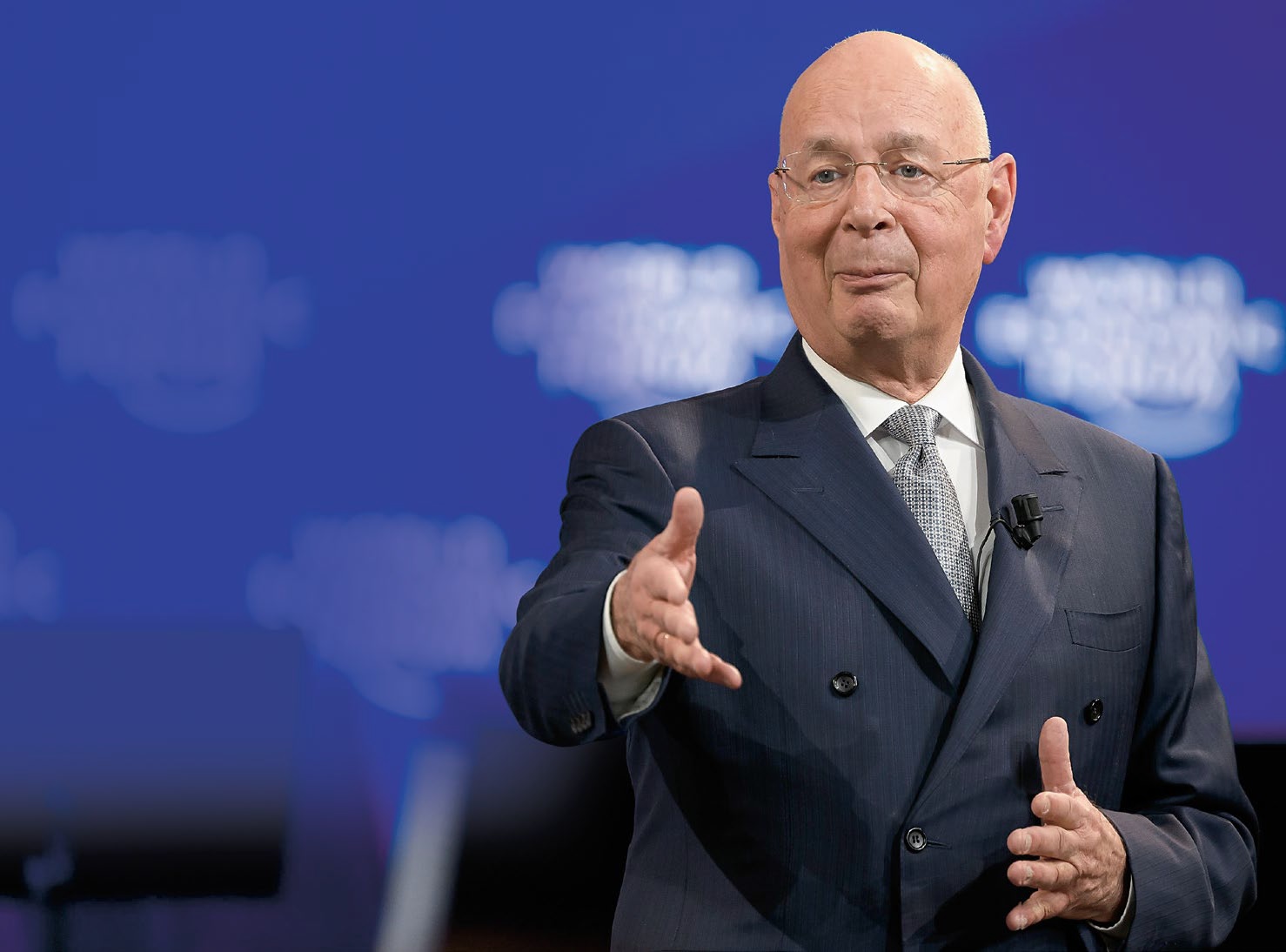 Klaus Schwab zna się osobiście z większością głów państw