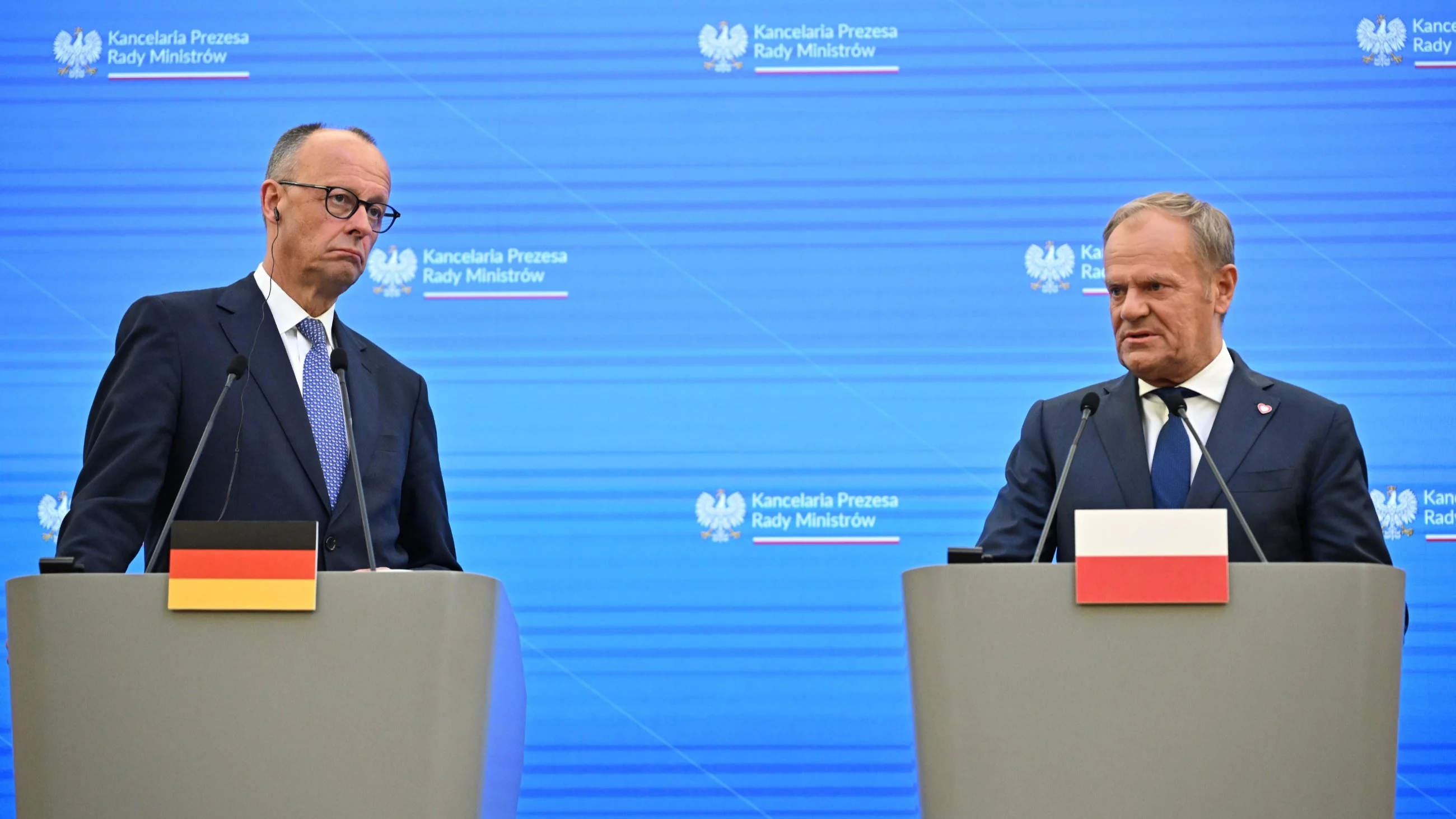 Premier Donald Tusk (P) oraz kanclerz Niemiec Friedrich Merz (L)