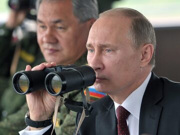 Władimir Putin obserwuje manewry rosyjskiej armii