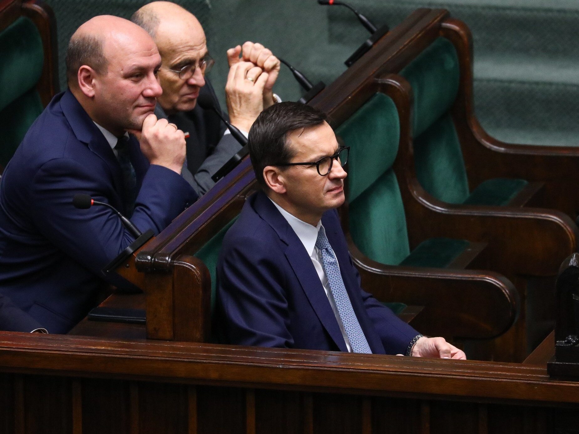 Premier Mateusz Morawiecki na sali obrad