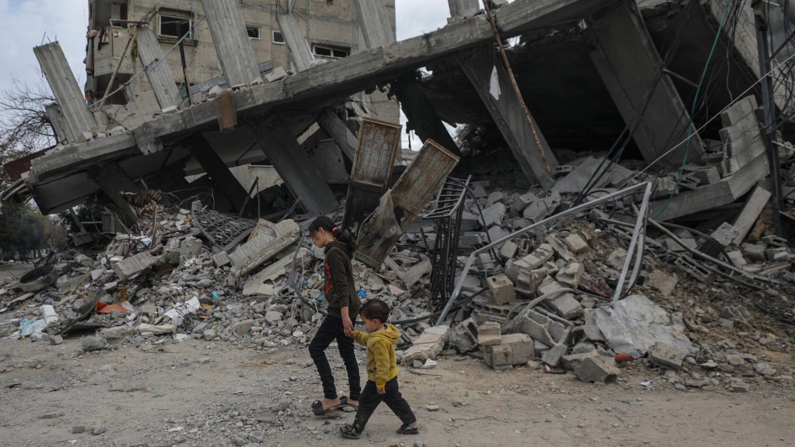 The authorities of 2  German cities want to bring children from Gaza