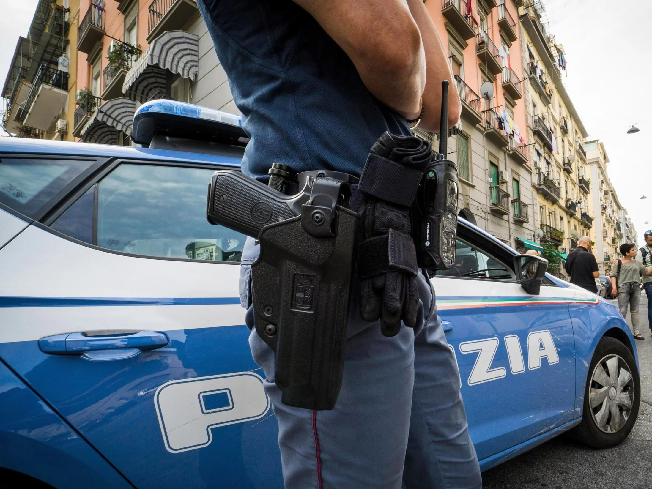 Włoski policjant. Zdjęcie ilustracyjne