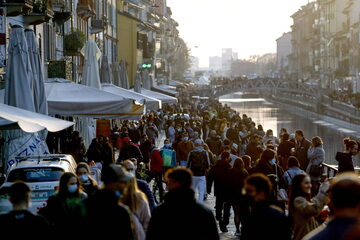 Włochy: Zatłoczone ulice przed kolejnym lockdownem