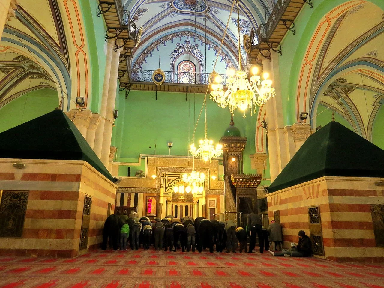 Wnętrze sanktuarium Abrahama w Hebronie, część
muzułmańska (Makpela, Grota Patriarchów)