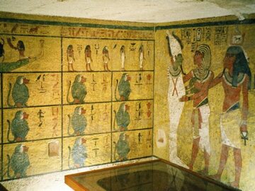 Wnętrzne grobowca faraona Tutanchamona
