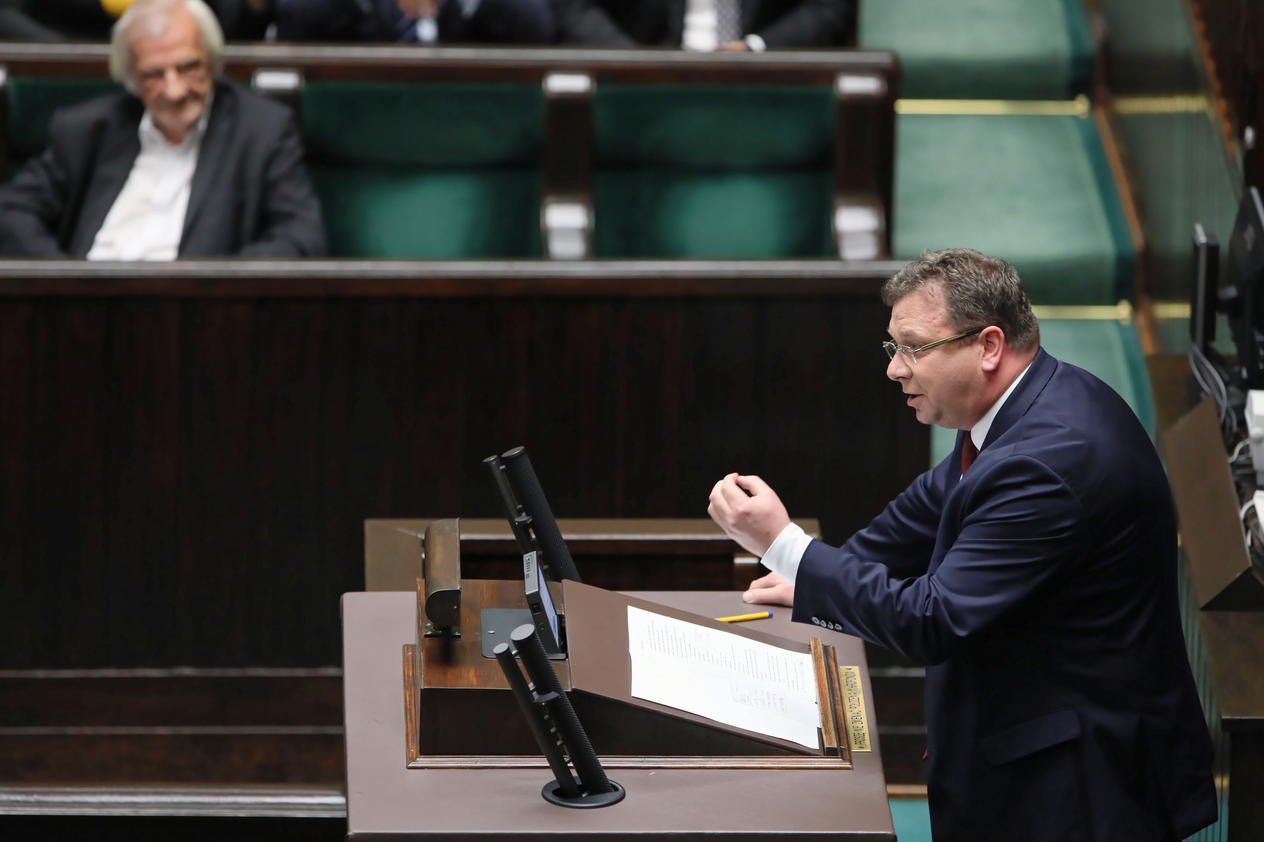 Sekretarz stanu w MS Michał Wójcik przemawia w Sejmie,