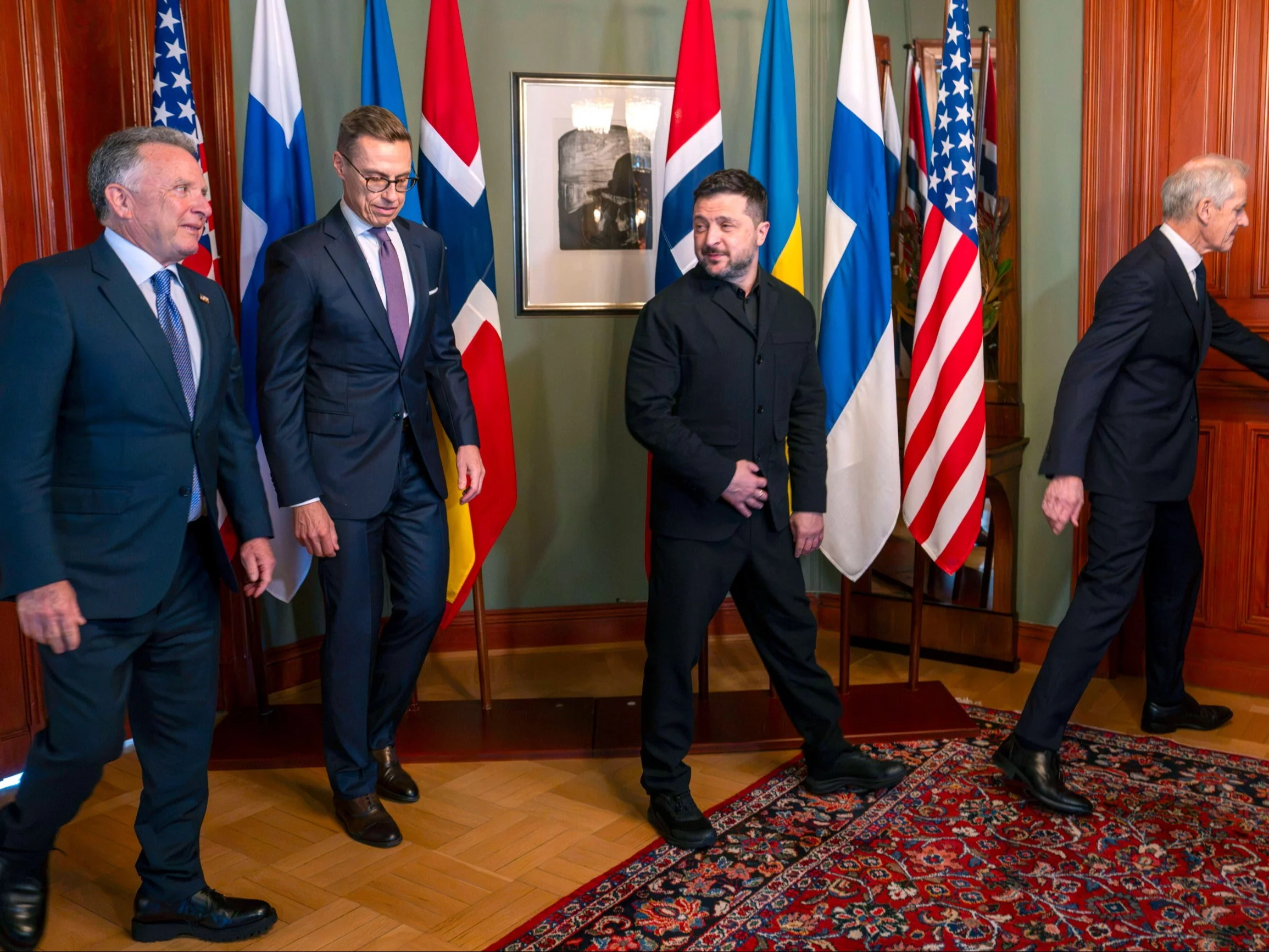 Steve Witkoff, prezydent Ukrainy Wołodymyr Zełenski, premier Norwegii Jonas Gahr Stoore i prezydent Finalndii Alexander Stubb