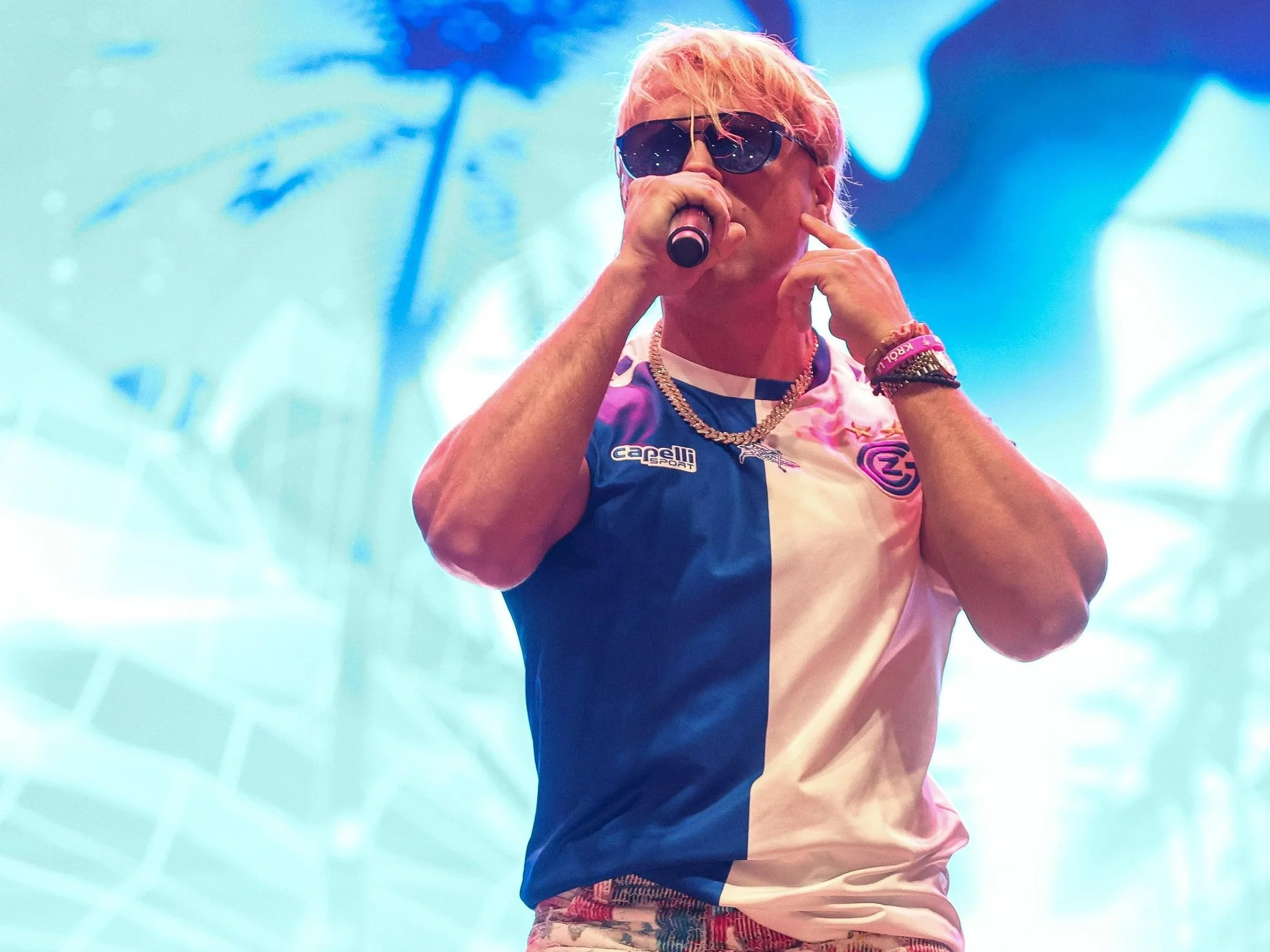 Piosenkarz Konrad "Skolim" Skolimowski