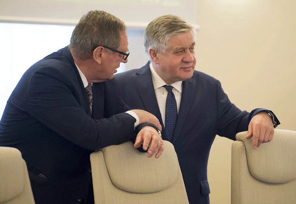 Minister rolnictwa Krzysztof Jurgiel podczas posiedzenia rządu. Z lewej Jan Szyszko, minister środowiska