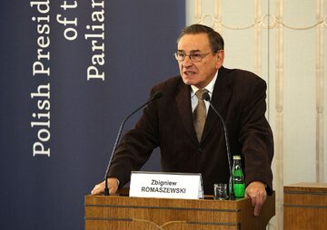 Wrzesień 2011 r. Zbigniew Romaszewski w Senacie