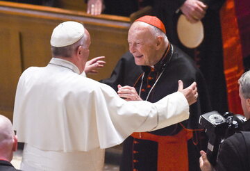 Wrzesień 2015 rok. Papież Franciszek i kardynał Theodore McCarrick podczas spotkania w Waszyngtonie.