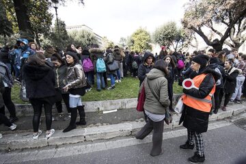 Wstrząsy odczuwalne były w Rzymie, gdzie ewakuowano metro oraz wiele szkół.