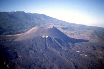 Wulkan Paricutin w 1997 r. (Meksyk)