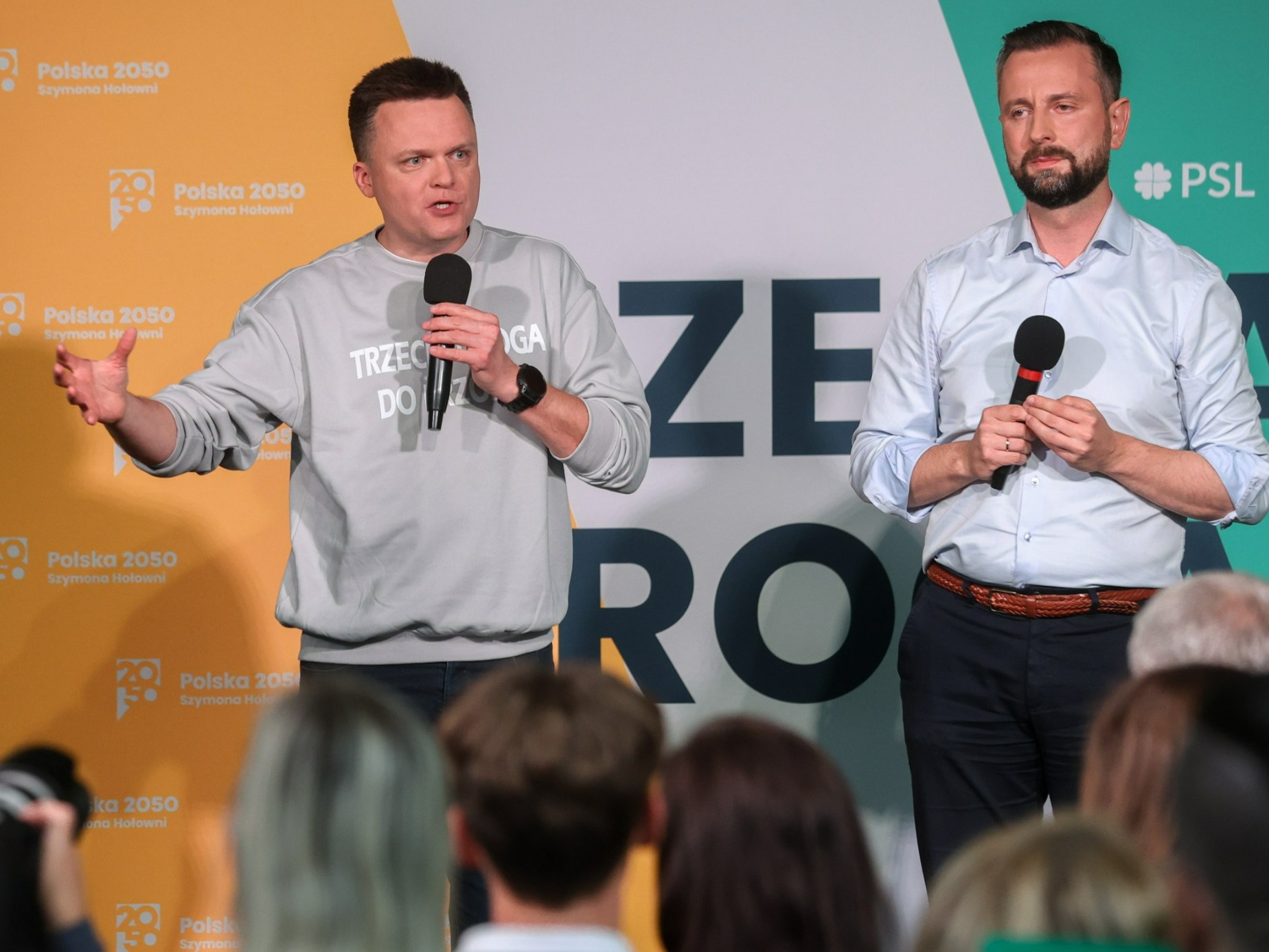 Liderzy Trzeciej Drogi Szymon Hołownia (L) i Władysław Kosiniak-Kamysz (P)