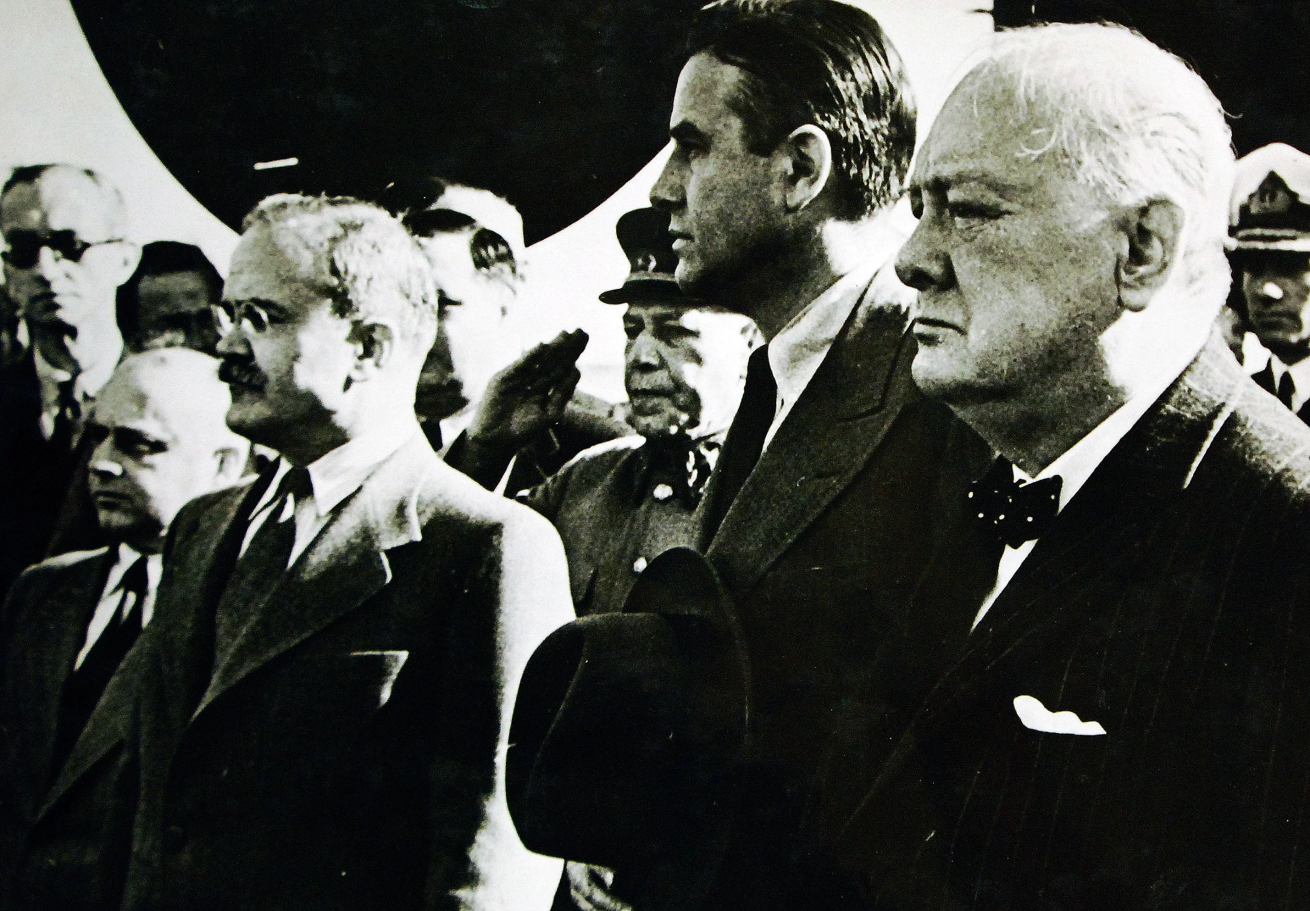 Wiaczesław Mołotow (drugi z lewej) i Winston Churchill (piąty z lewej)