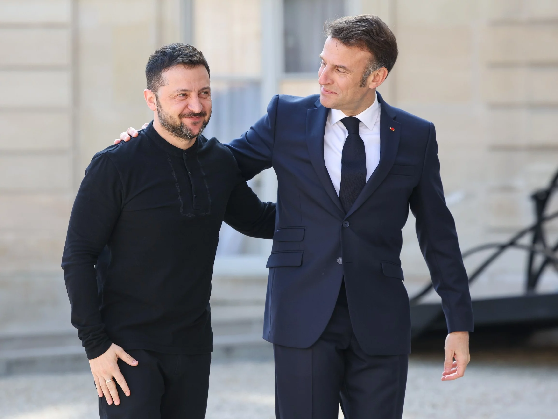 Prezydent Ukrainy Wołodymyr Zełenski i prezydent Francji Emmanuel Macron