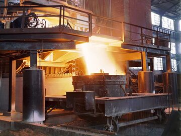 Wytapianie stali w Allegheny Ludlum Steel Corp. w Pensylwanii, ok 1941 r.