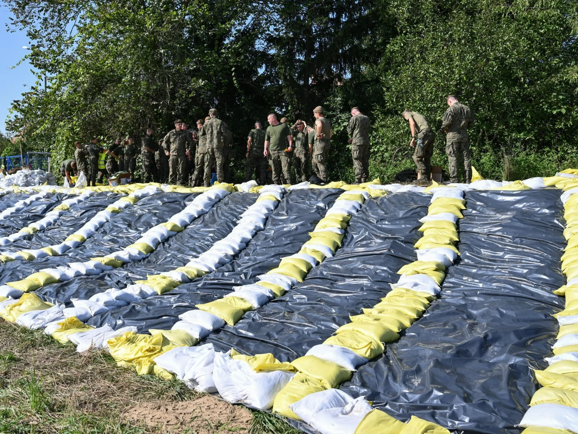 Wzmacnianie wałów na osiedlu Marszowice we Wrocławiu