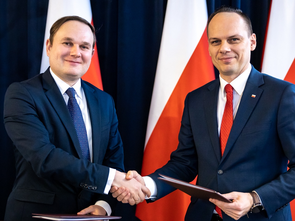 Wiceminister infrastruktury Rafał Weber oraz wiceminister transportu i komunikacji Litwy Julius Skackauskas