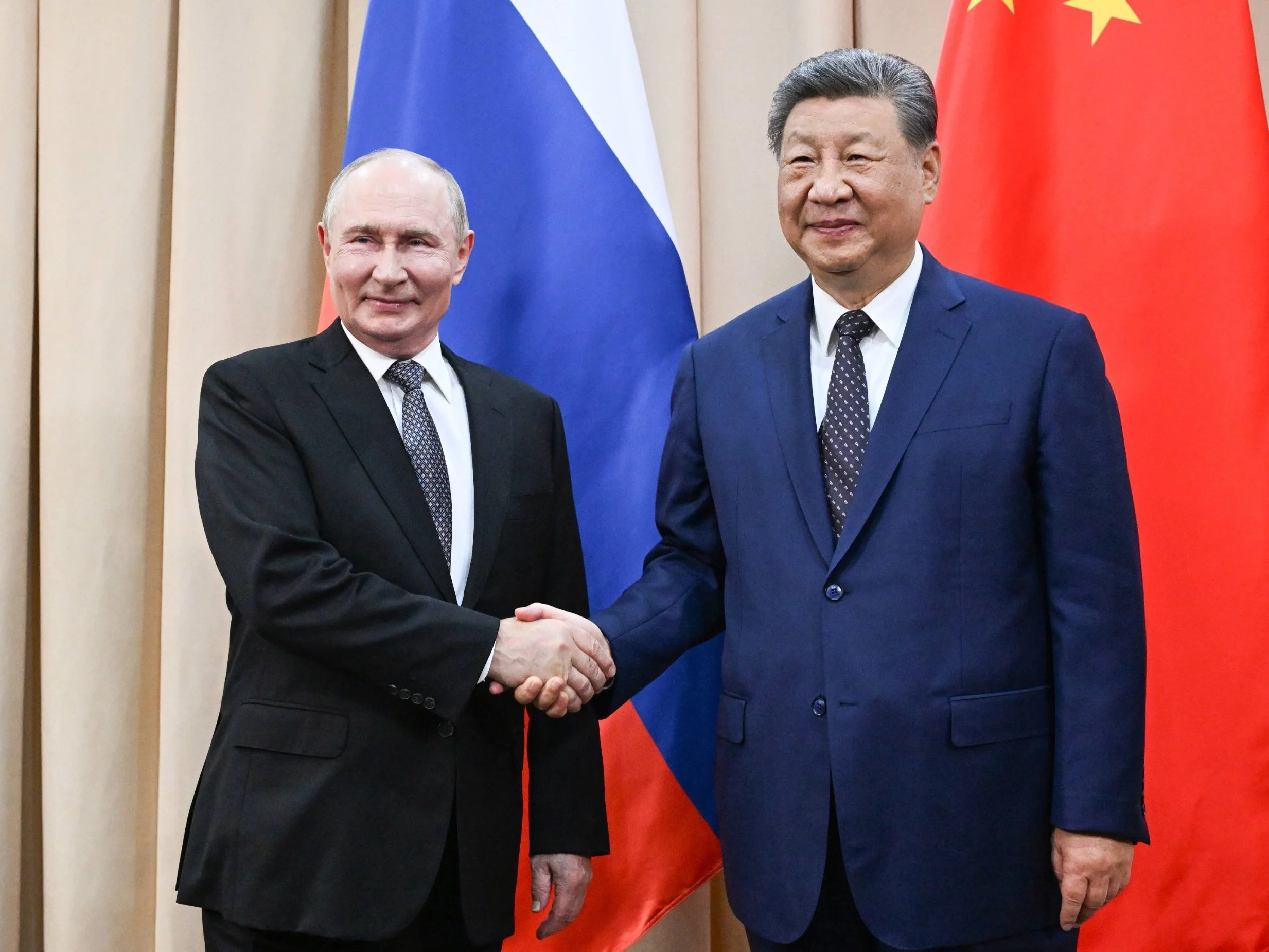Prezydent Chin Xi Jinping spotyka się z prezydentem Rosji Władimirem Putinem na marginesie szczytu Szanghajskiej Organizacji Współpracy 2026