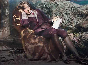 Z Oscara Wilde’a uczyniono ikonę gejostwa, chociaż ten swoje homoseksualne doświadczenia określał jako „potworną perwersję erotyczną” i pod koniec życia został przyjęty do Kościoła