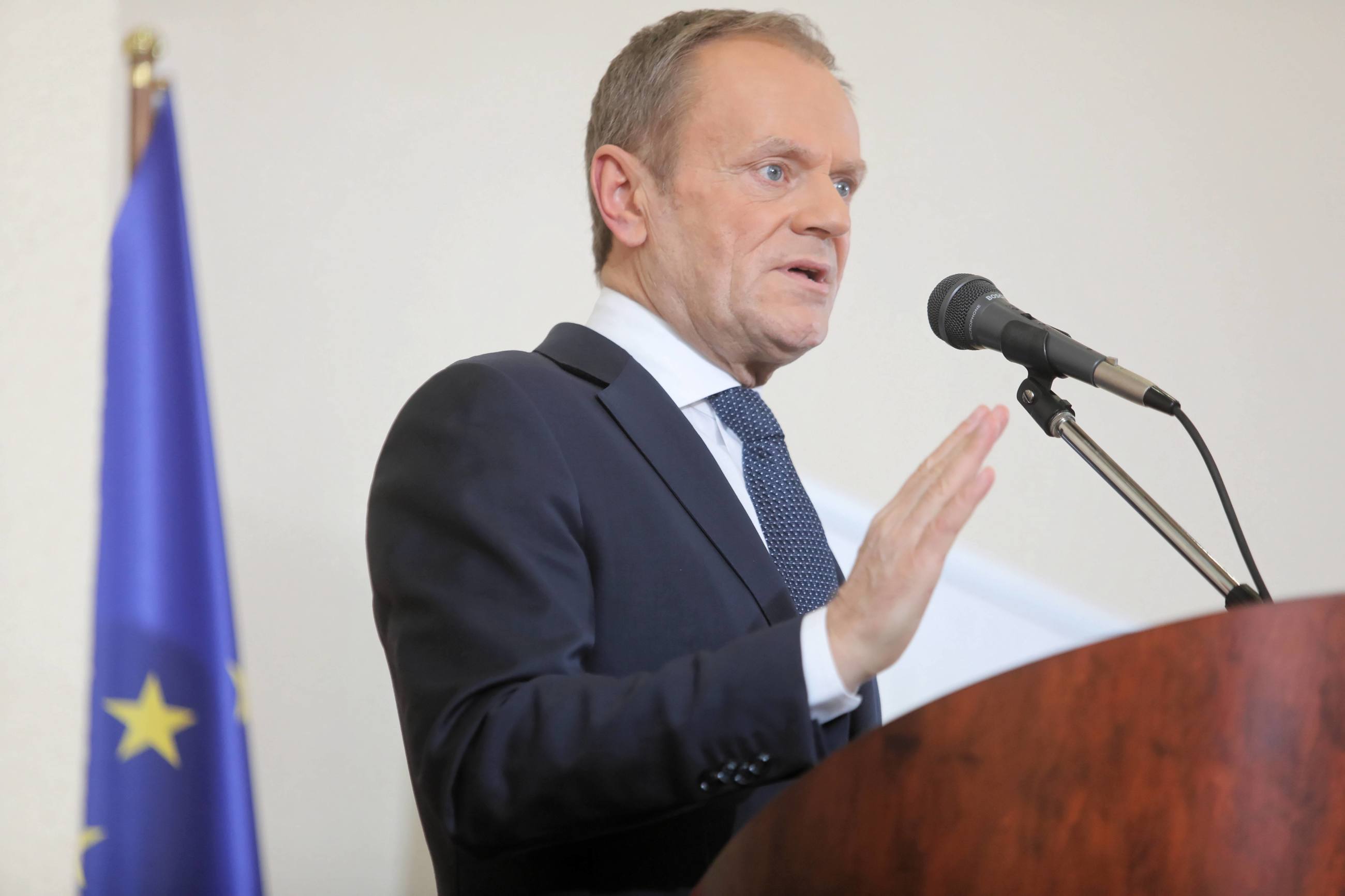 Donald Tusk, b. premier