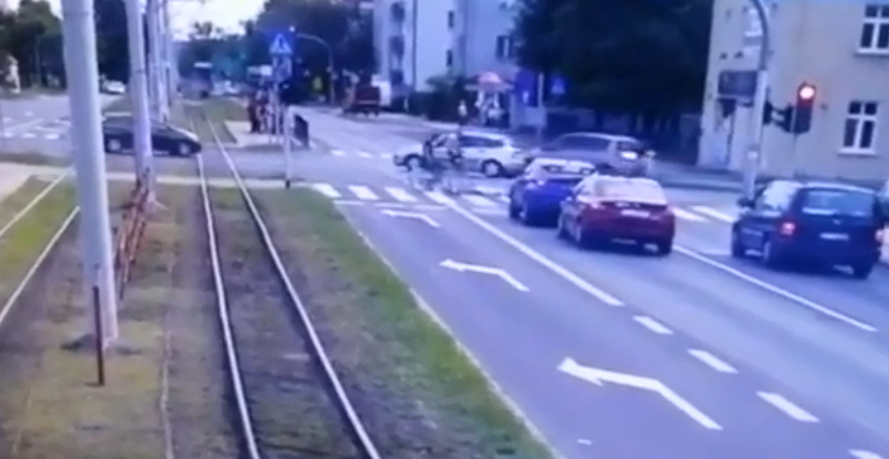 Nastoletni sprawcy uciekli z miejsca zdarzenia, dzisiaj zostali zatrzymani.