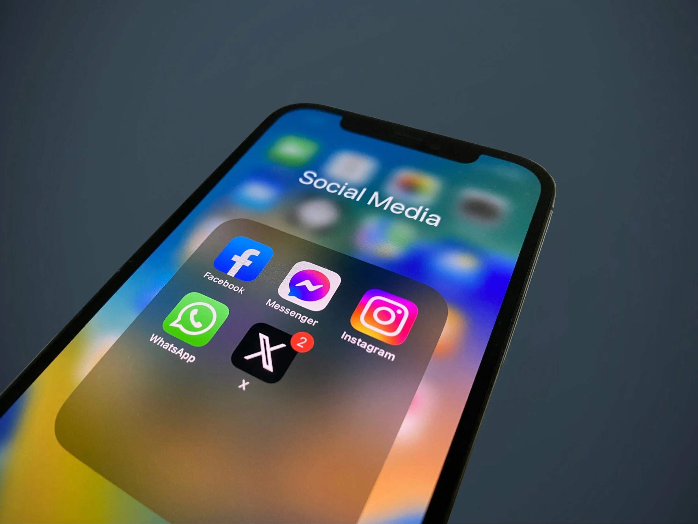 Media społecznościowe na iPhonie