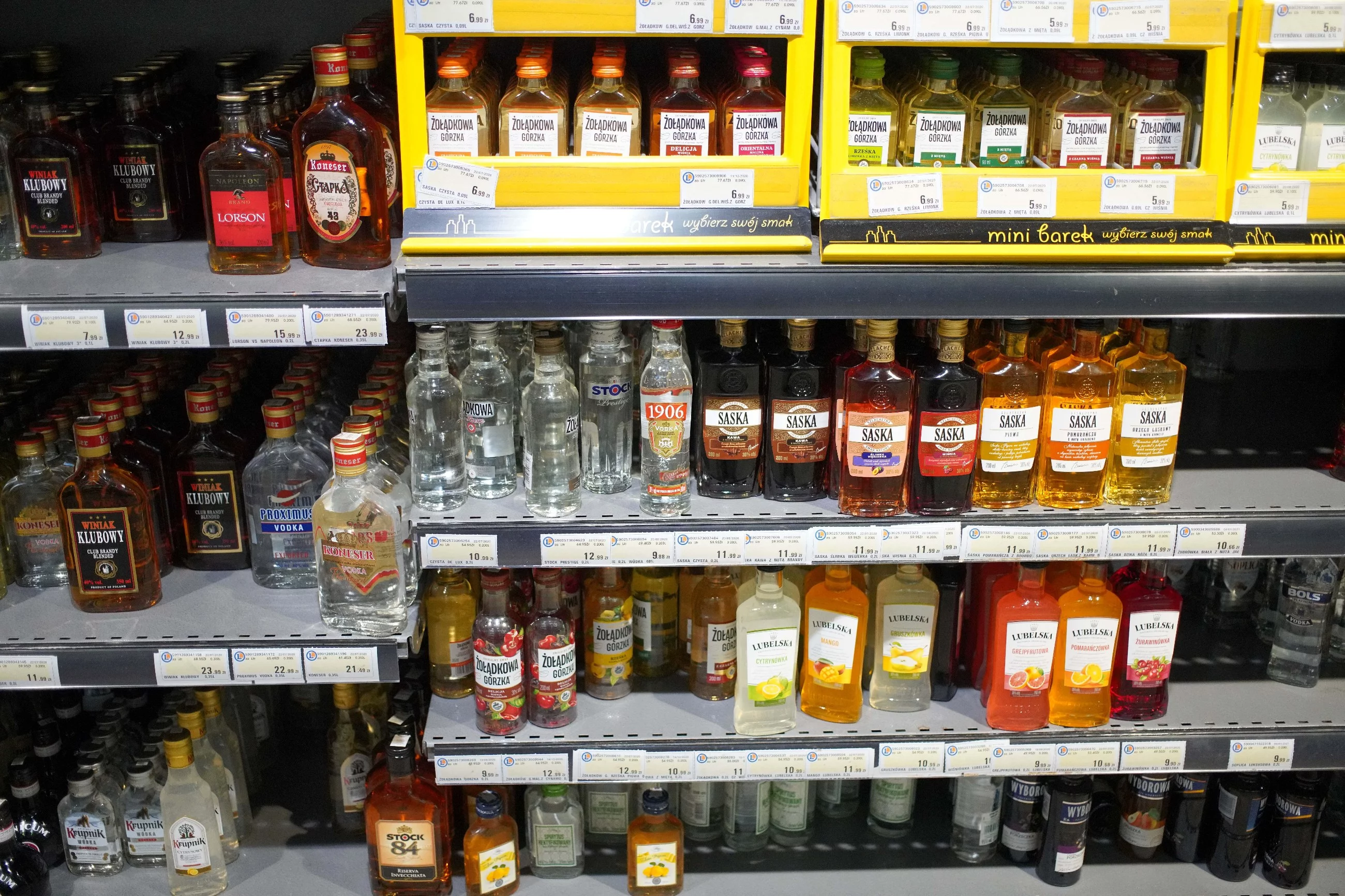 Napoje alkoholowe w małych opakowaniach