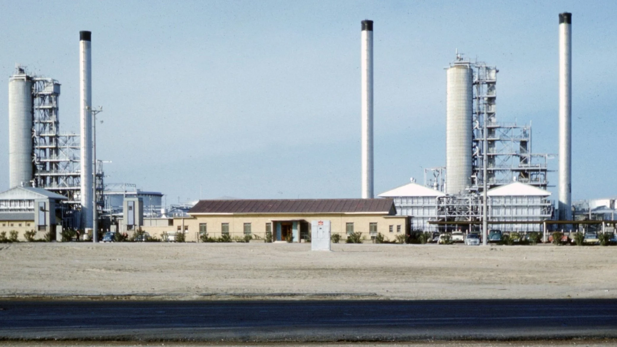 Fabryka w Kuwejcie. Zdj. ilustracyjne