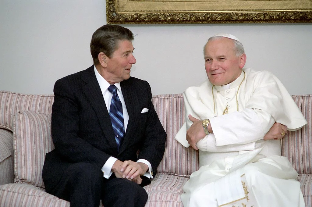 Ronald Reagan i Jan Paweł II podczas spotkania na Alasce, maj 1984 r.