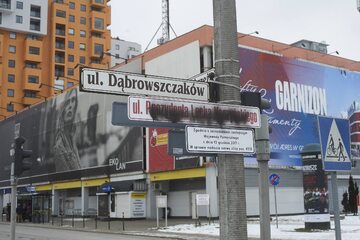 Zamalowana tablica z nazwą ulicy Prezydenta Lecha Kaczyńskiego w Gdańsku