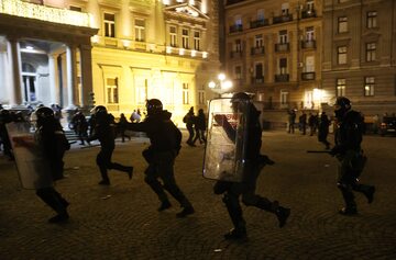 Zamieszki w Belgradzie. Protestujący chcą anulowania wyników wyborów, które miały zostać sfałszowane