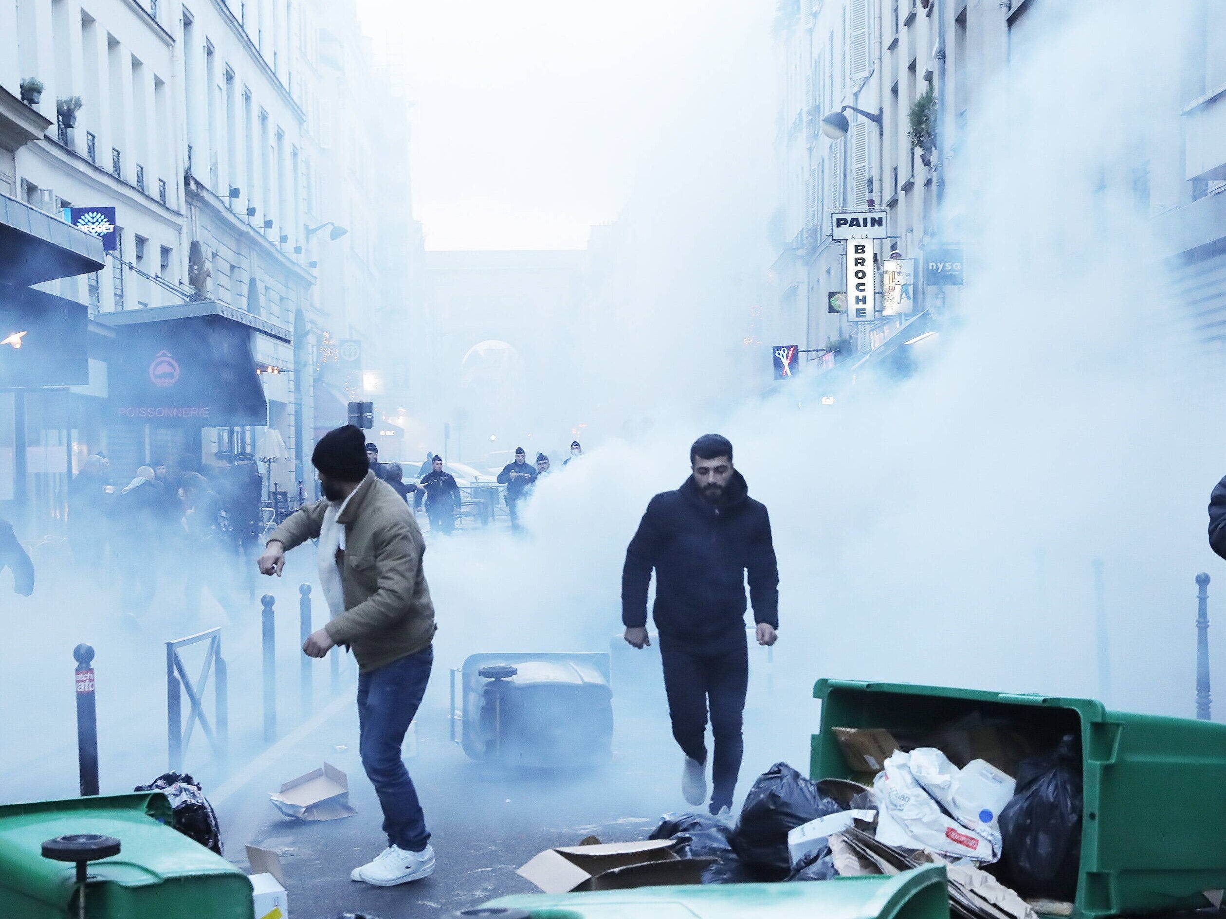 Émeutes après une fusillade dans le centre de Paris