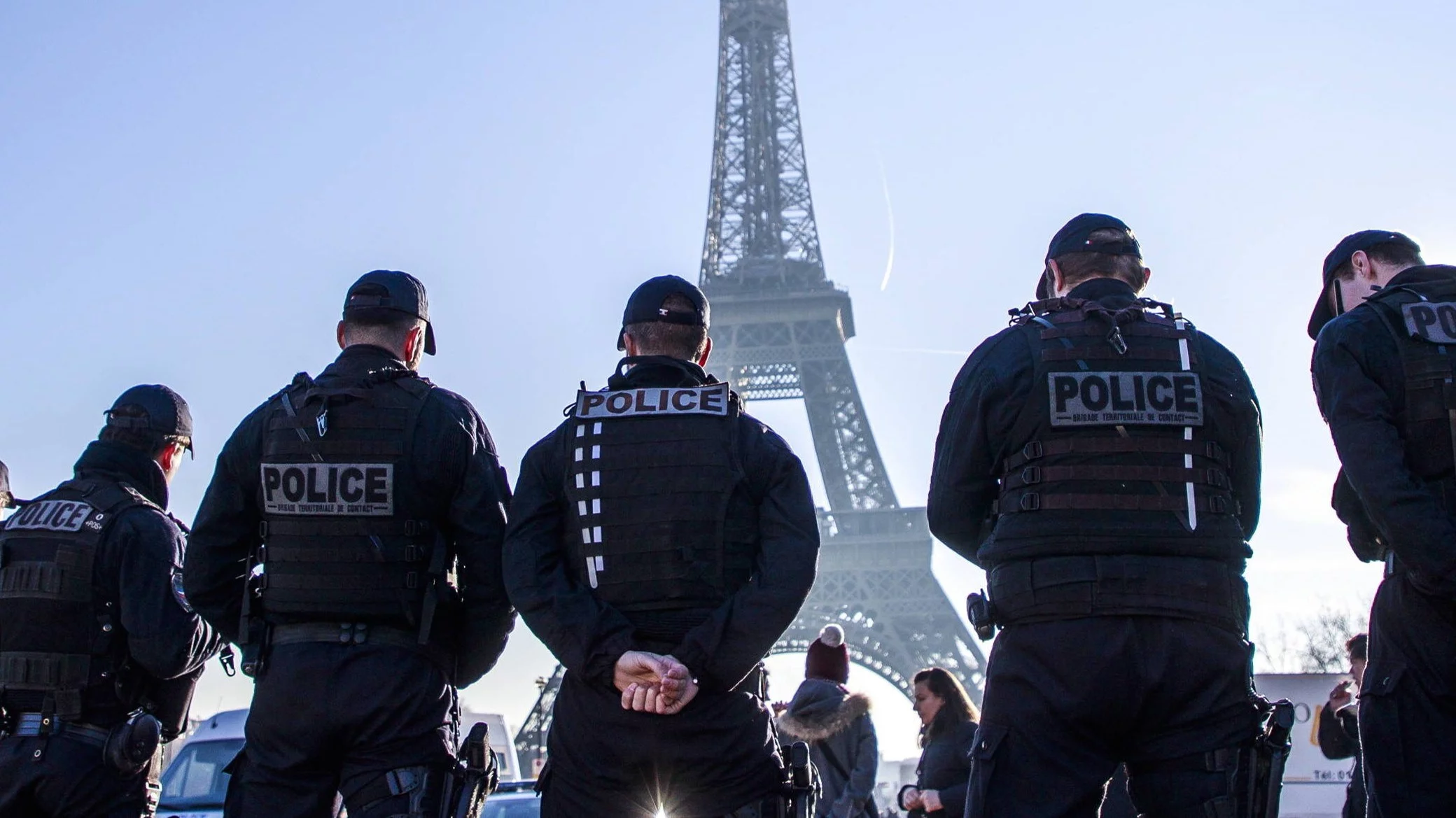 Chaos we Francji. Policja mówi o dwóch ofiarach śmiertelnych