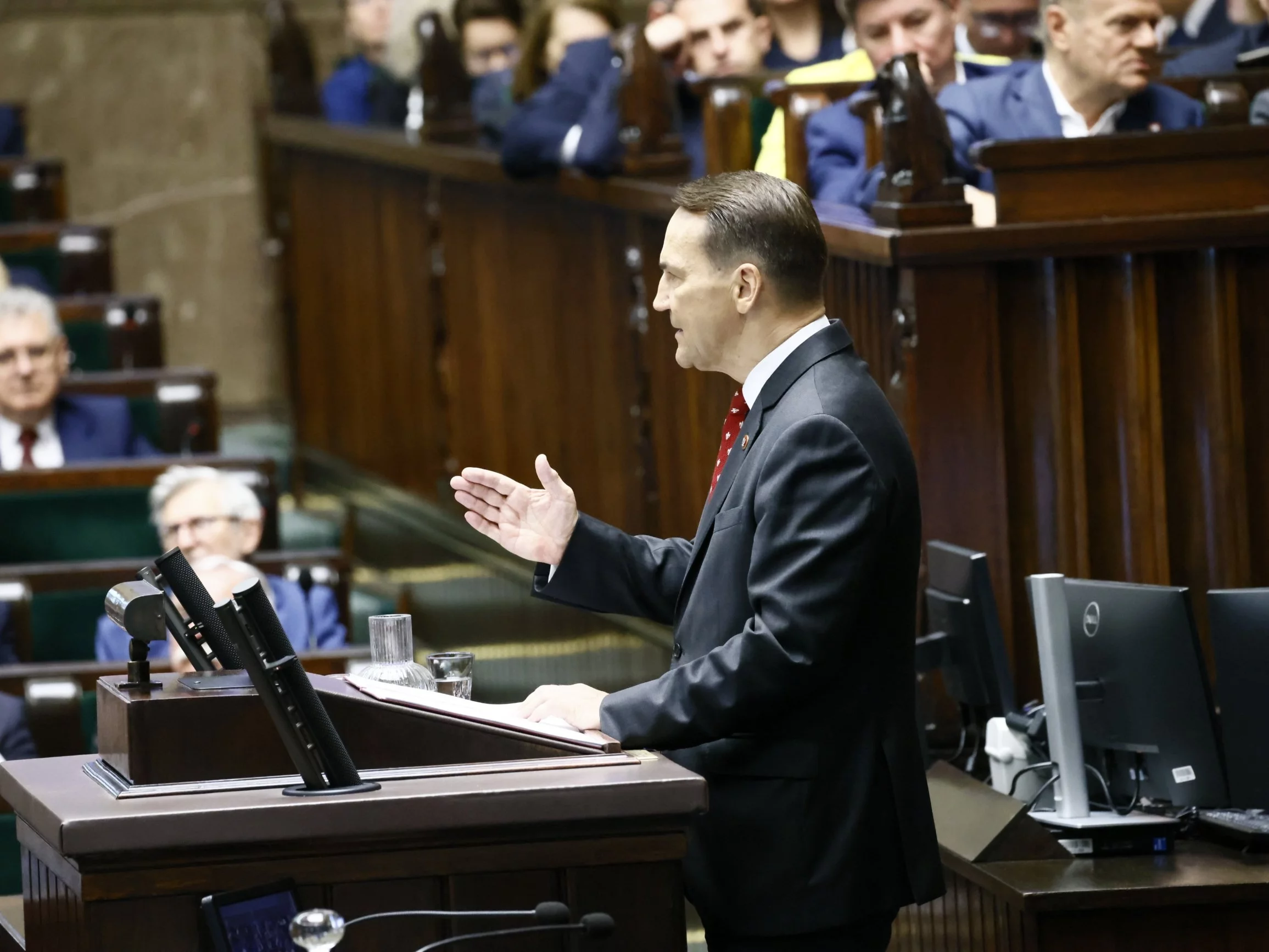 "Będzie musiał się tłumaczy". Szef białoruskiego MSZ uderza w Sikorskiego