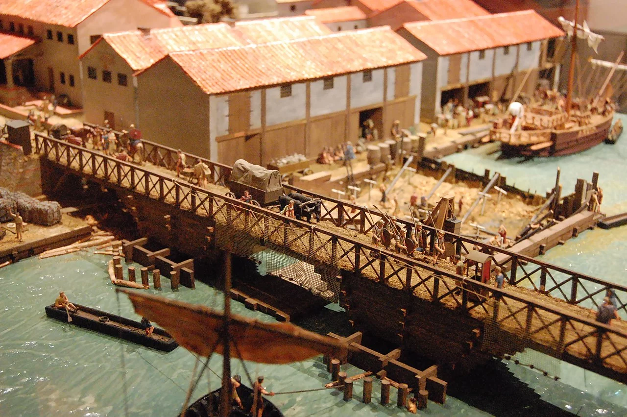 Model Londynu (Londinium) z lat 85-90 n.e. wystawiony w Museum of London, przedstawiający pierwszy most na Tamizie