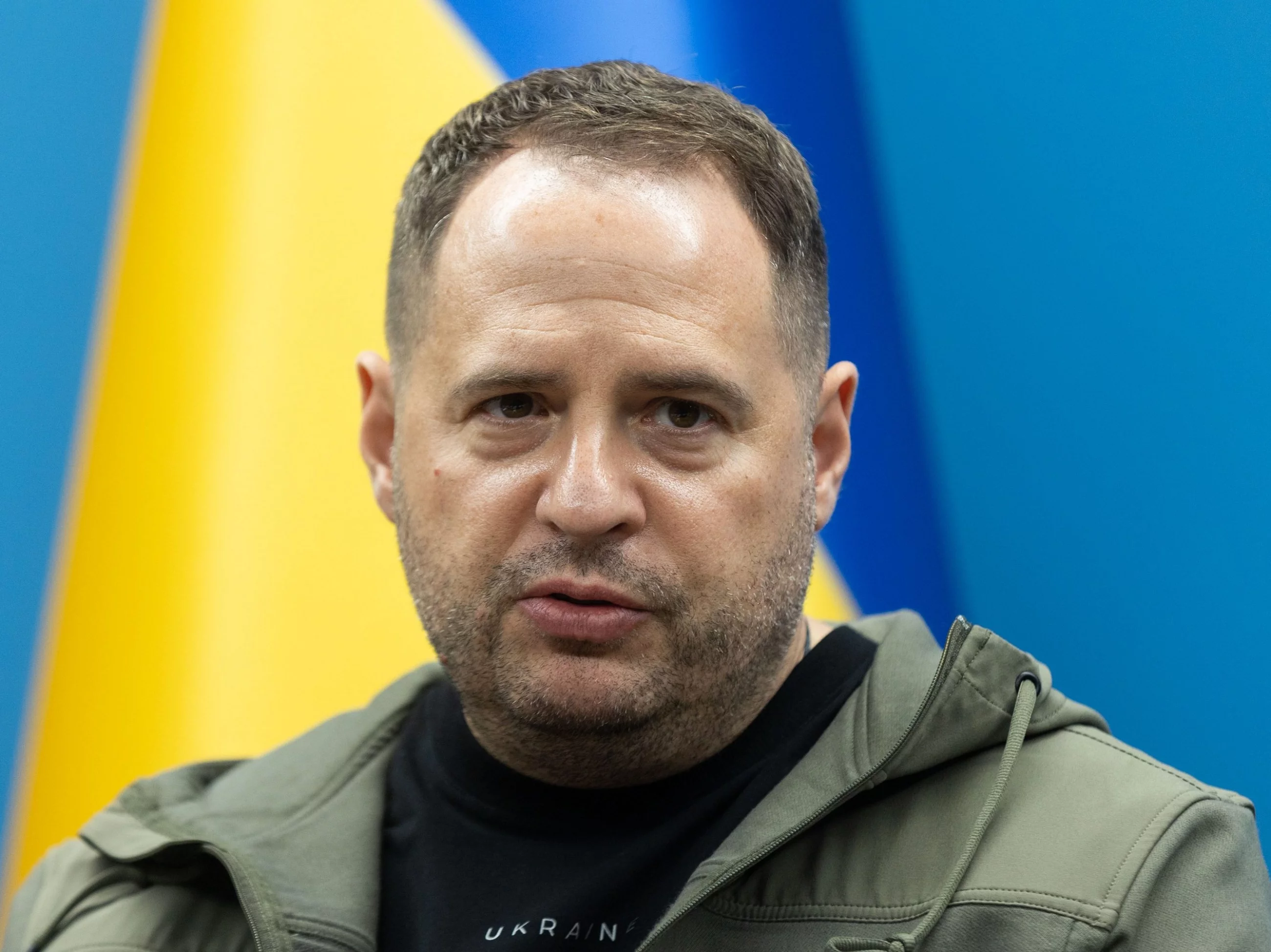 Zapowiadał wyjazd na front. Andrij Jermak przez cały czas nie rozpoczął służby