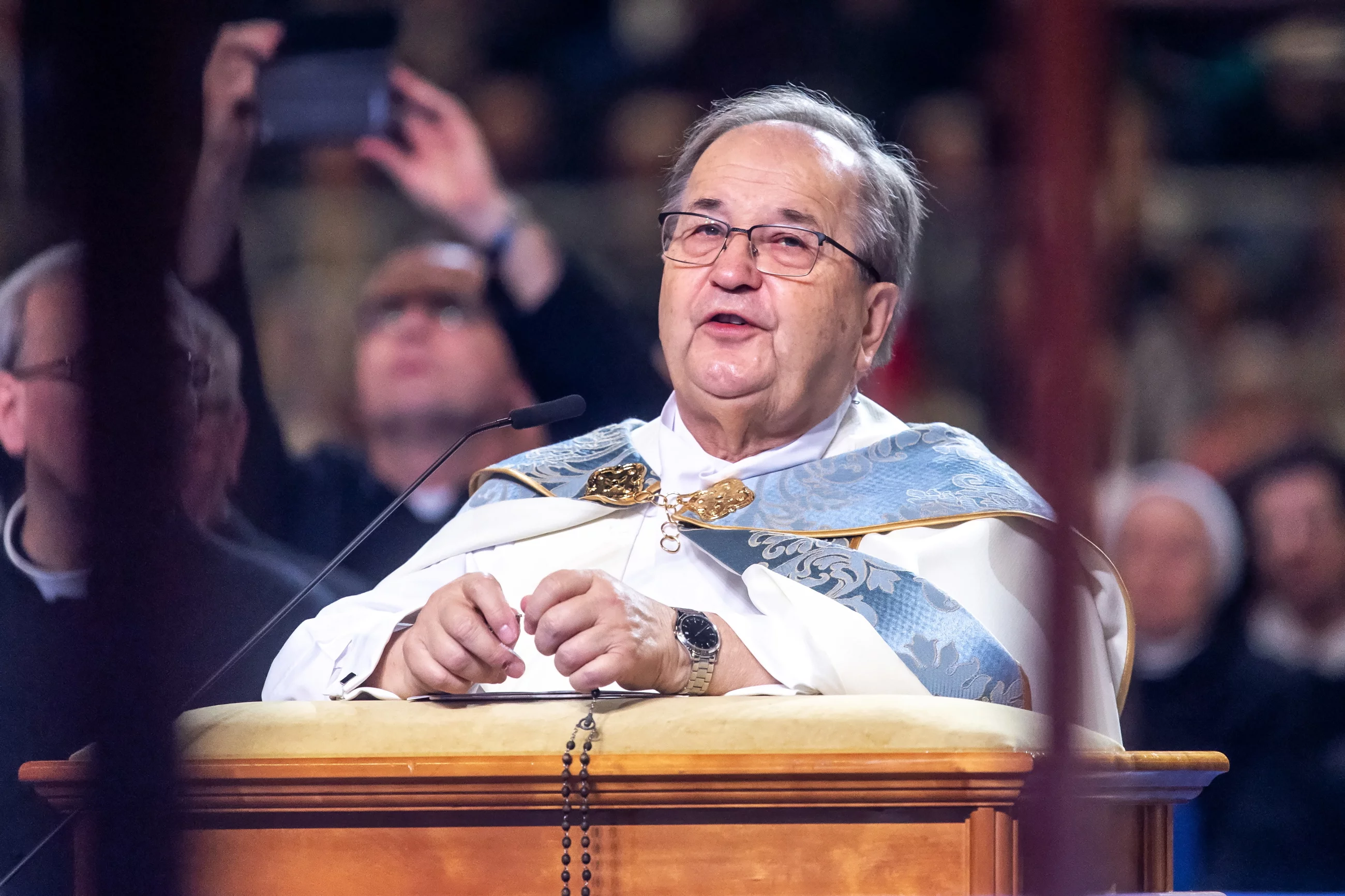 Założyciel i dyrektor Radia Maryja oraz TV Trwam o. Tadeusz Rydzyk podczas różańca ze słuchaczami, w ramach obchodów 28. rocznicy powstania Radia Maryja.