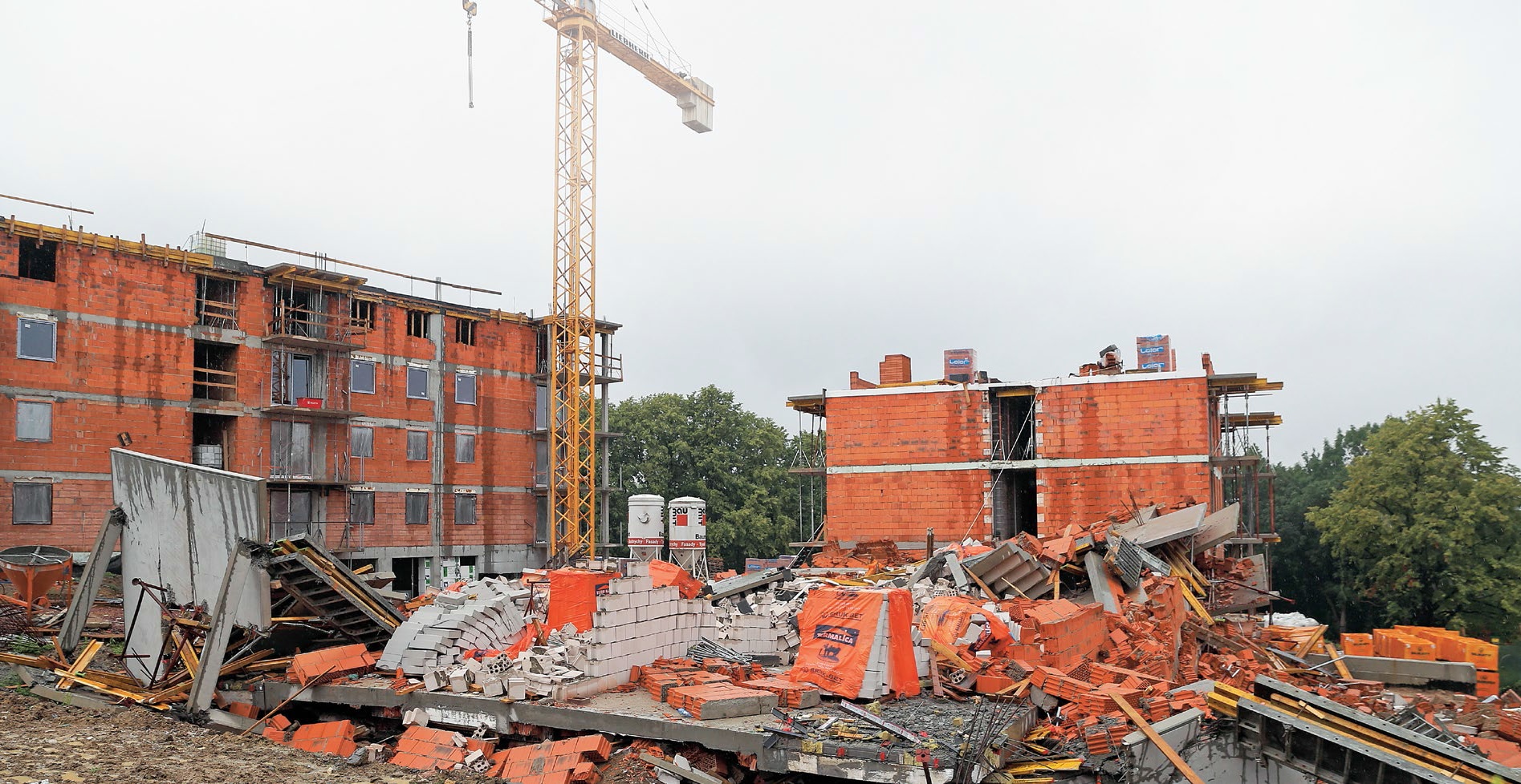 W nocy z 16 na 17 lipca ktoś za pomocą butli gazowej wysadził w powietrze budynek na osiedlu Sarni Stok w Bielsku-Białej