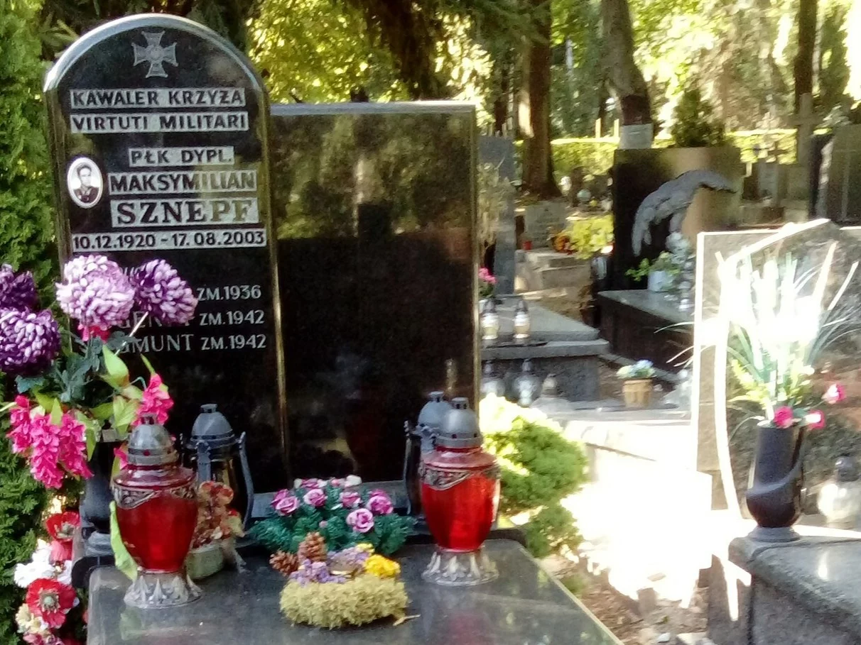 Grób Maksymiliana Sznepfa na cmentarzu wojskowym na Powązkach
