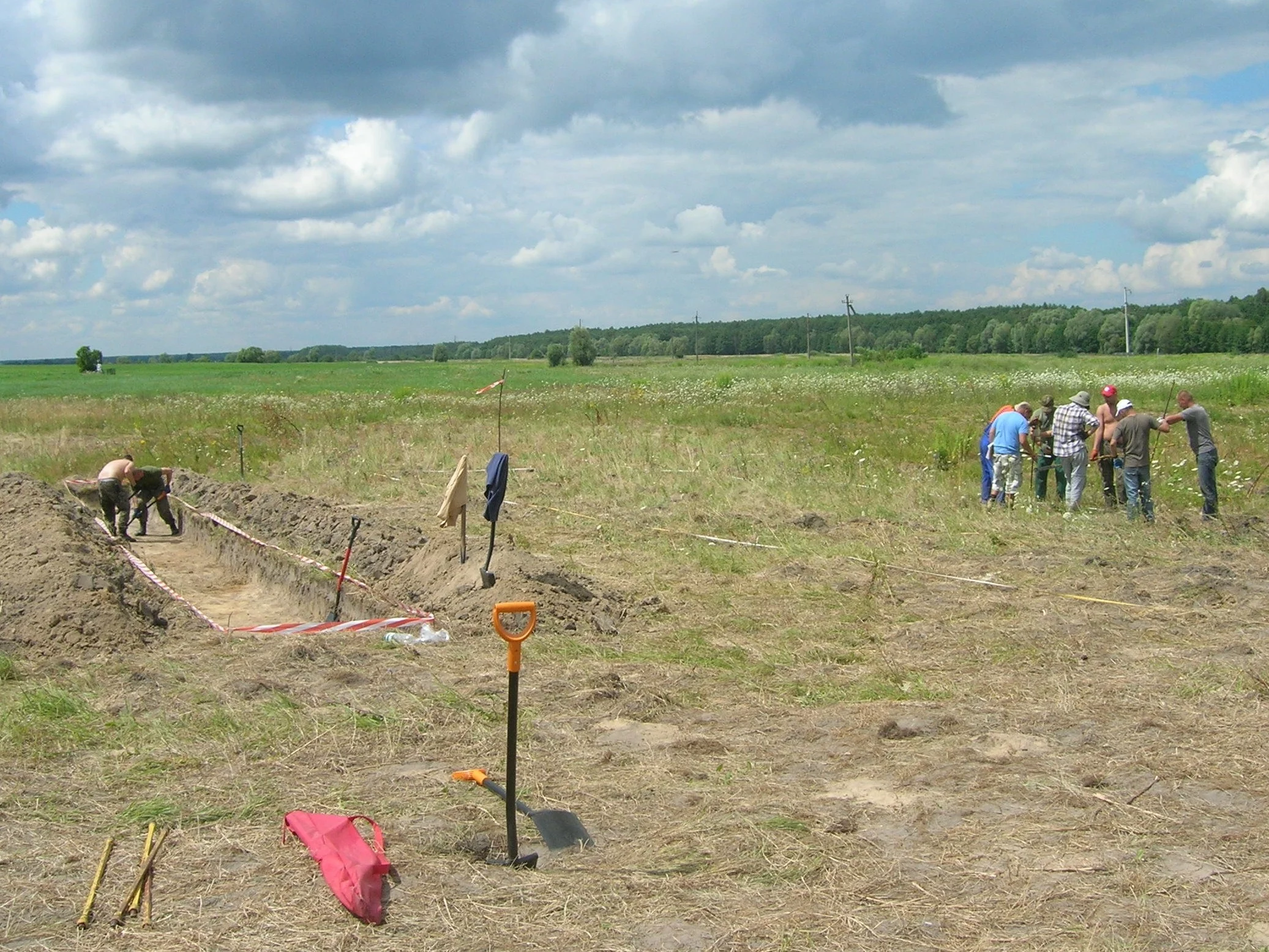 Poszukiwania szczątków ofiar zbrodni wołyńskiej w Ostrówkach, lato 2014 r.