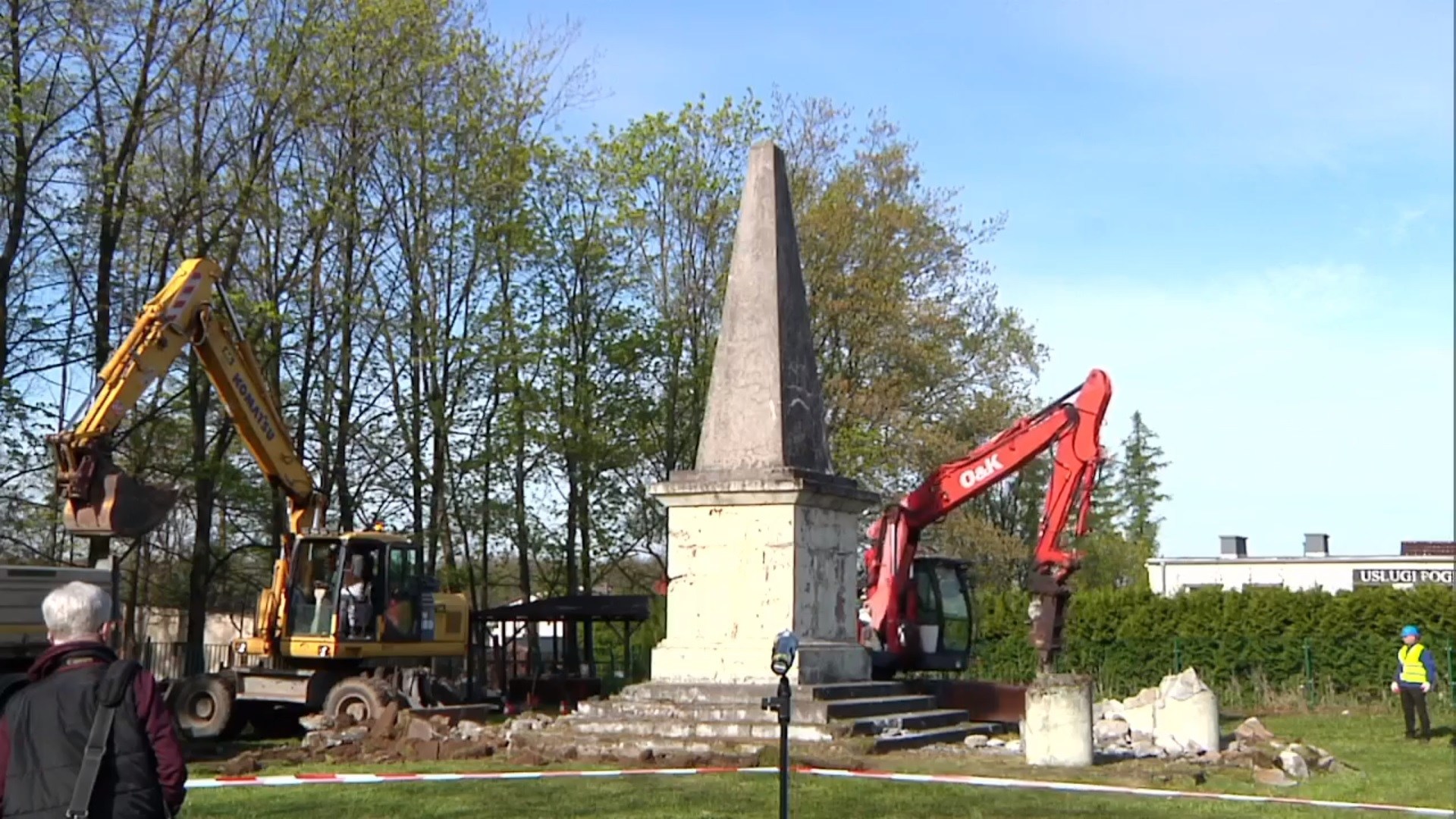 Demontaż sowieckiego pomnika w Głubczycach